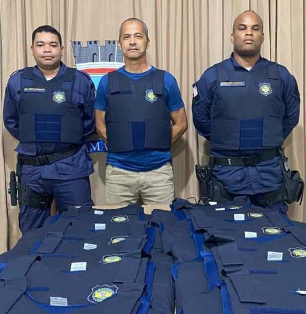 Camacã: Prefeito Paulo do Gás faz entrega de novos coletes balísticos a Guarda Civil Municipal